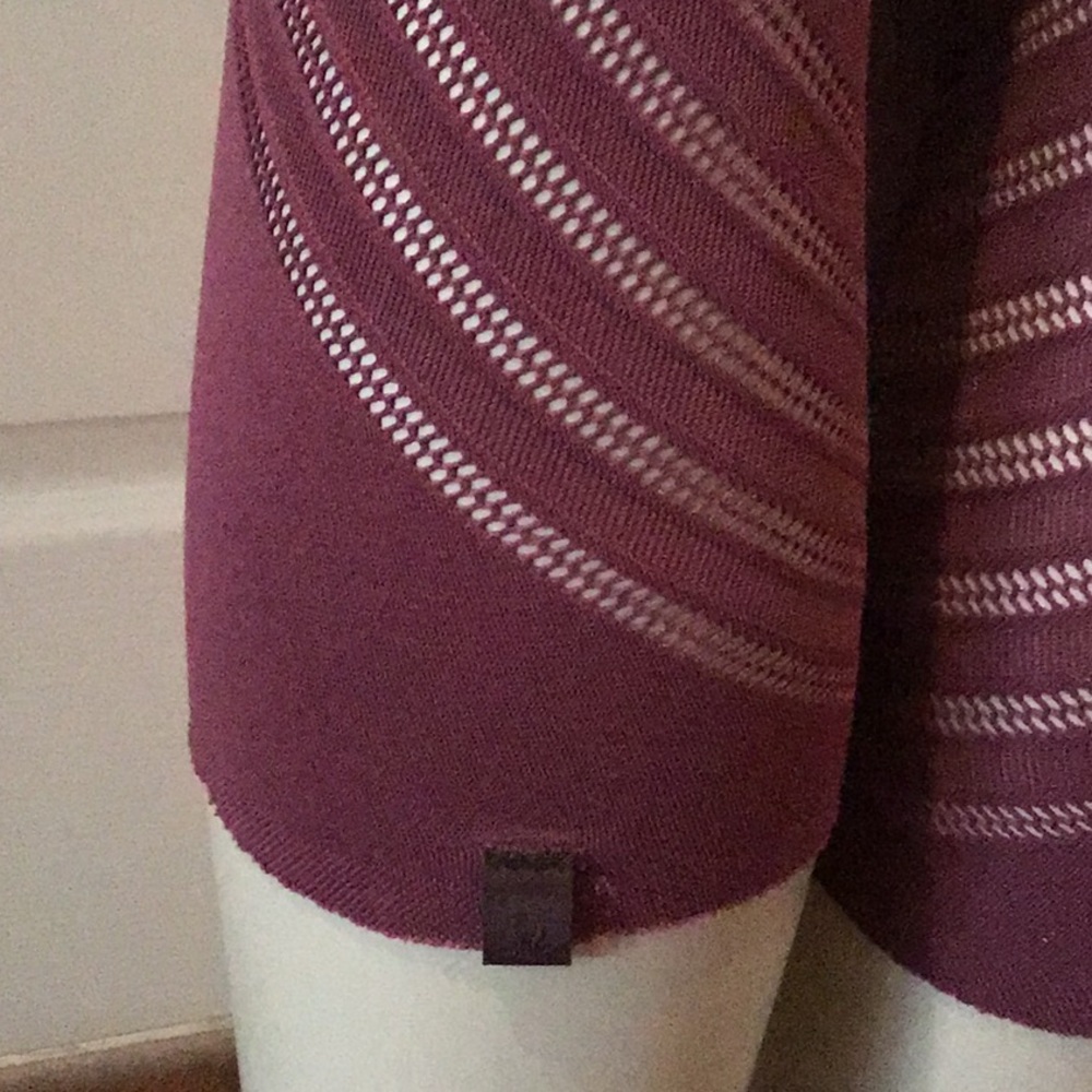 Lululemon Reveal crops size 6